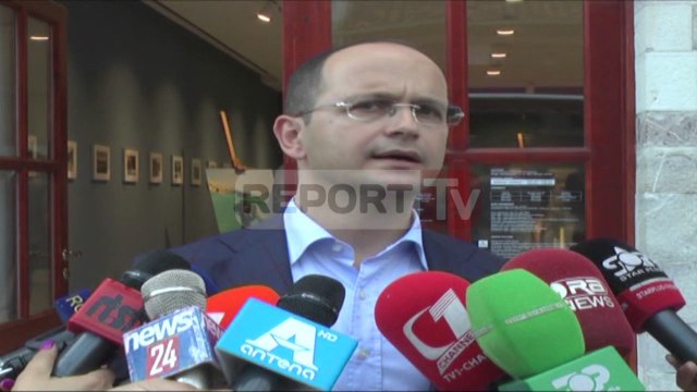 Report Tv - Bushati s'përjashton koalicionin PS-PD: Vendosim pas zgjedhjeve