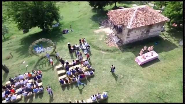 Ora News - Bashkia ofron kredi dhe grante për të rinjtë që duan të investojnë