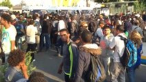 Polícia evacua campo de refugiados em Paris