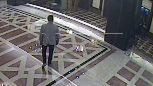 Video ekskluzive, deputetët e VMRO-së hapin dyert e Kuvendit dhe drejtojnë protestuesit