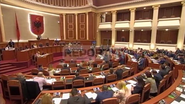 Report TV - Deputetët që refuzuan ligjin për reklamat dhe Kodin Penal. Emrat