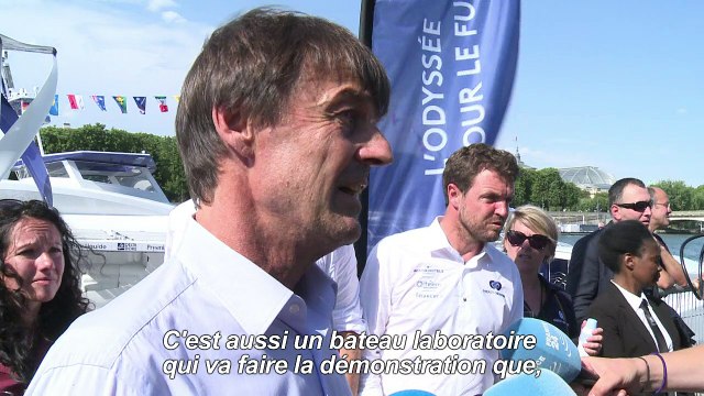 Nicolas Hulot baptise le catamaran autonome Energy Observer