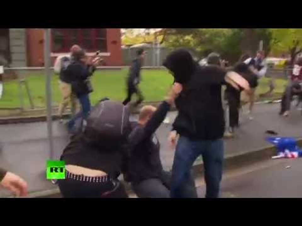 RAW: Violent clashes between anti-racism & anti-Islam protesters in Melbourne, Australia