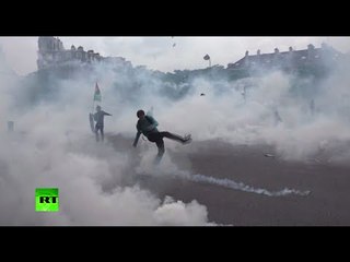 Paris in tear gas & smoke clouds as violent clashes erupt during labor reform protest