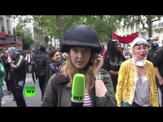 RT crew harassed by pro-Ukrainian activists while covering Paris protests