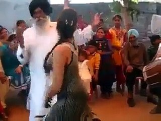 Extreme  Punjabi Sexy  Dance in Girl