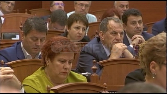 Ora News – “Shqipëria e vetmja në botë që detyron mediat private për shërbime falas”