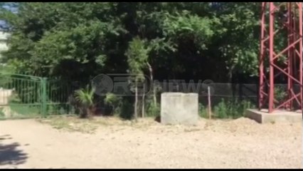 Ora News – Durrës, sherr me thika për parkimin e makinës, dy të vdekur, një plagoset