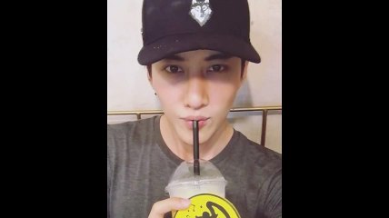 Fan "Aomike" lại dậy sóng khi Mike đến và quay clip lầy lội ủng hộ cửa hàng bánh của Aom
