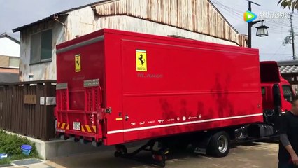 Ferrari Sahibine Böyle Teslim Edilir