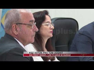 KQZ voton pro Tom Doshit - News, Lajme - Vizion Plus