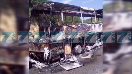 DIGJET AUTOBUZI ME PASAGJERE NE AKSIN FIER PERMET - News, Lajme - Kanali 11