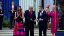 Poignée de main :  La première dame polonaise met un vent à Donald Trump