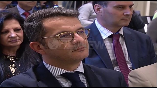 Ora News – Lame i kthen atletit italian medaljen e vjedhur që e bleu në treg