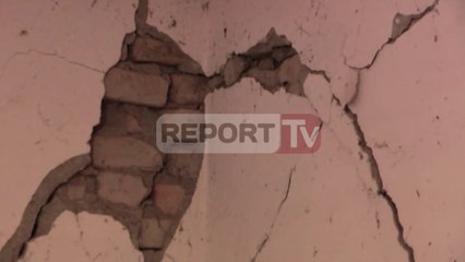 Report TV - Hallet nuk kanë të sosur për vajzën e paralizuar, tërmeti i prish shtëpinë
