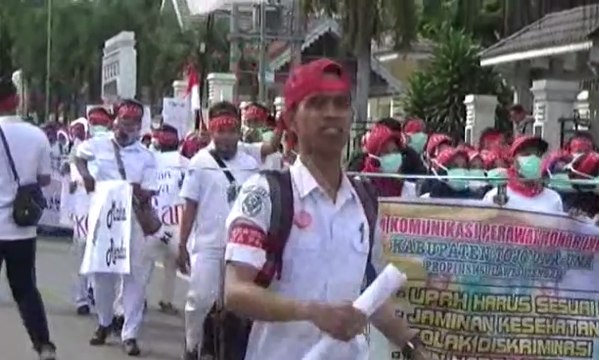 Ribuan Perawat Honorer Tuntut Upah Layak