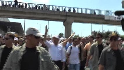 Kılıçdaroğlu, Kendisine Benzeyen Vatandaşla Yan Yana Yürüdü