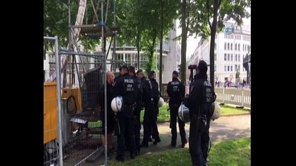 Cumhurbaşkanı Erdoğan'ın konvoyu Hamburg'da 10 dakika bekletildi