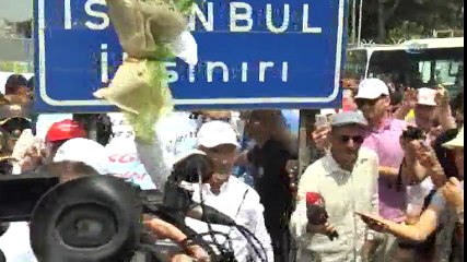 CHP Lideri Kılıçdaroğlu'nun Kafasına Güvercin Kondu