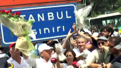 Kılıçdaroğlu'nun Kafasına Güvercin Kondu