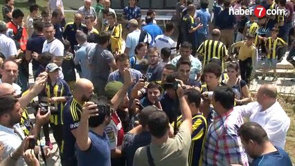 Fenerbahçeli futbolculara Cuma Namazı'nda yoğun ilgi