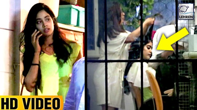 Sridevi's Daughter Jhanvi Kapoor Taking A Hair Cut In Salon