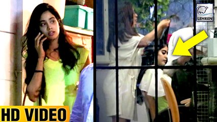 Sridevi's Daughter Jhanvi Kapoor Taking A Hair Cut In Salon