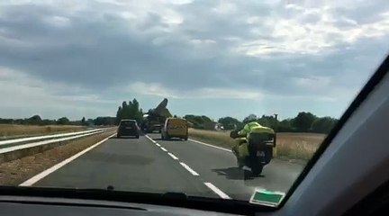 Charente-Maritime : une internaute filme le transport d'une pale d'éolienne