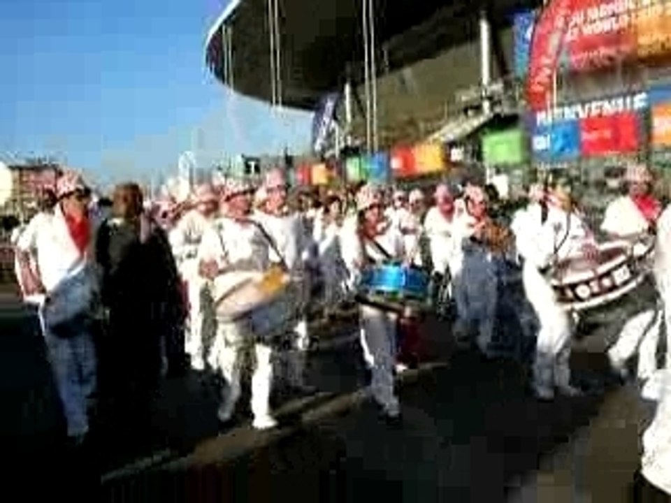 Bandas autour du stade de France avant la finale
