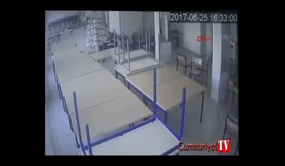 Masa örtüsü ve poşetle yüzünü gizleyip hırsızlık yaptı