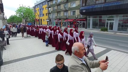 Defile maturanata medrese "Džemaluddin Čaušević" Cazin (2017)