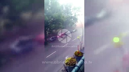 Alemania queman vehículos en paso de Trump por Hamburgo