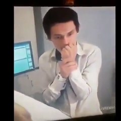 La réaction de ce mec à l'accouchement vous vous fera mourir de rire!!