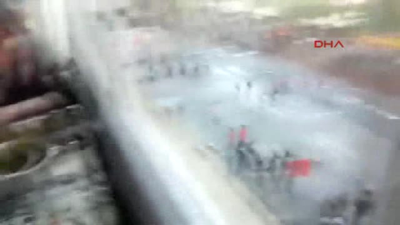 G20 Protestosuna Polis Müdahale Ederken, Teyzeler Yaprak Sardı