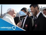 San Lorenzo le obsequia al papa Francisco el trofeo del campeonato argentino