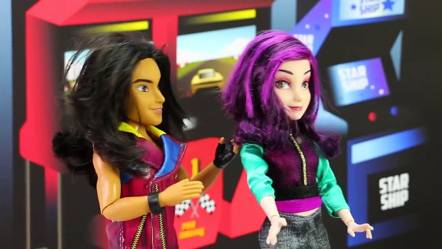 Mal Fights Maleficent when Mal is Captured by Jafar and Ben is Kidnapped by Chad. DisneyToysFan , Animated Movies cartoons 2017 & 2018 , animated cartoons 2017 & 2018