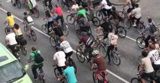 Anti-G20 Protesters Hold 'Critical Mass' Bike Rally in Hamburg