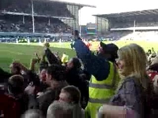 Dirk kuyt scores the last minute winnin pen at goodison park