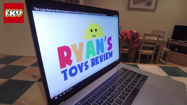 I MAILED MYSELF TO RYANS TOYSREVIEW | COOKIESWIRLC |TOY FREAKS - ELF ON THE SHELF COMPILAT