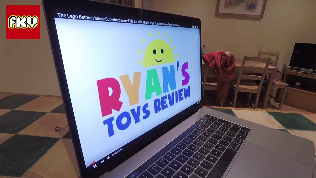 I MAILED MYSELF TO RYANS TOYSREVIEW | COOKIESWIRLC |TOY FREAKS - ELF ON THE SHELF COMPILAT