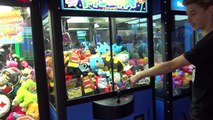 ★Winning An IPHONE 7 PLUS From The Claw Machine!!! Arcade Crane Game Win!!!