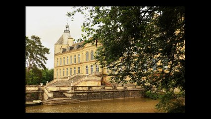CHATEAU de SULLY  en BOURGOGNE -  Belle France - Balades en France - Guy Peinturier