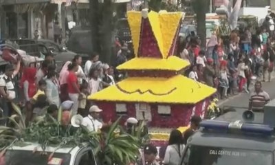 Puluhan Mobil Hias Ikuti Karnaval Bunga dan Buah