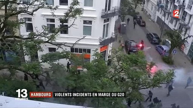 Hambourg : Des dizaines de voitures en feu, la ville est en état de siège durant le G20 - Regardez
