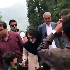 See What Imran Khan Said When a Girl Was Taking Selfie