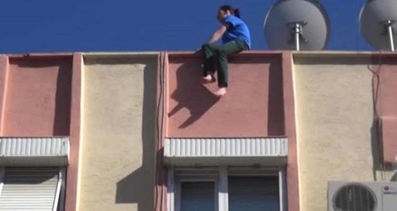 Eşi Telefonda Engelleyince Bunalıma Giren Kadın İntihar Etmek İstedi