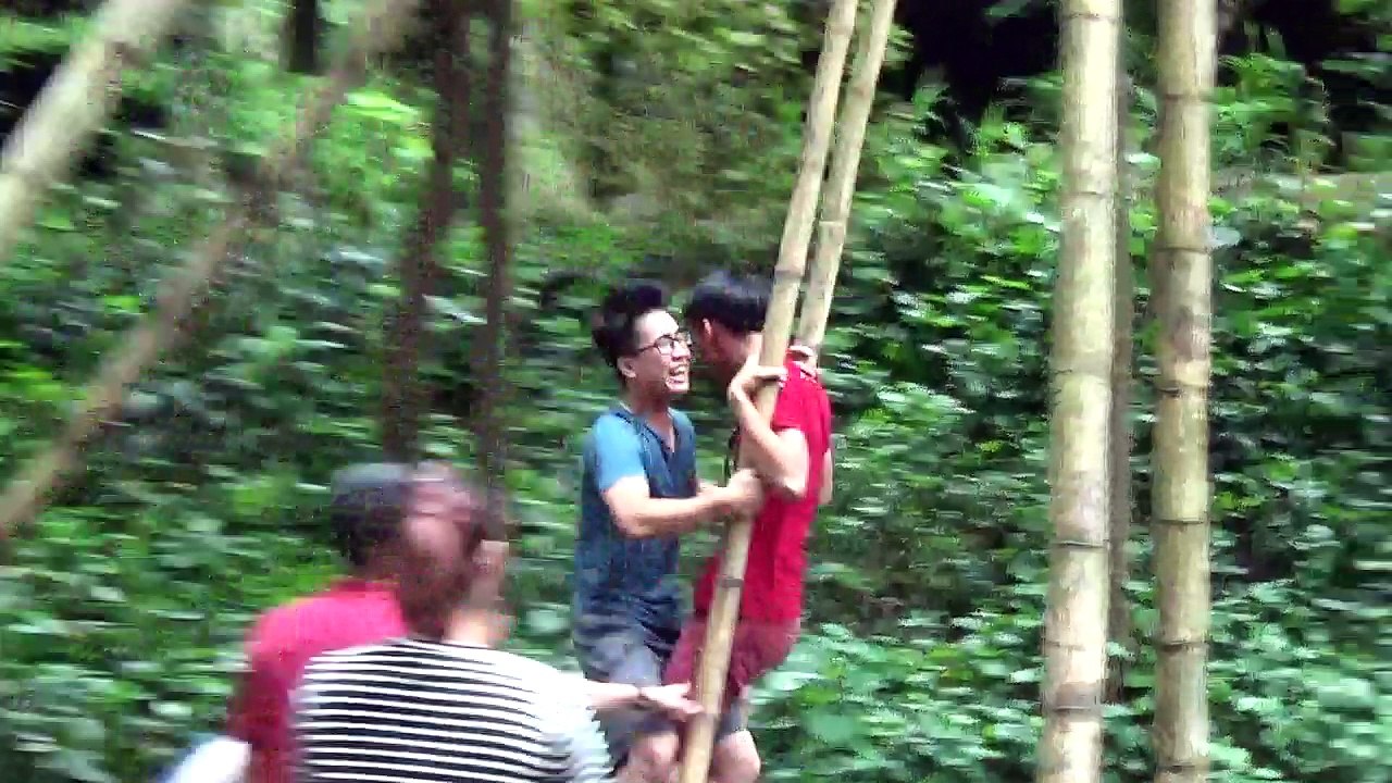 Vietnamese guys teeter venturously