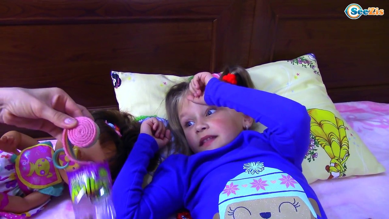 Hungry Bad Baby Crying and Learn Colors with GIANT Baby Bottles & Finger Family Nursery rhymes Song