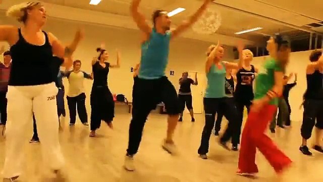 MUTLAKA Seyredin hemen spora başlayacaksınız. Hareketli hint müziği ik vaari tak