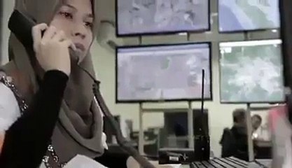 اگر یہ سکیورٹی سسٹم گھر میں نہ لگا ہوتا تو چوروں نے یقیناََ لڑکی کی عزت کا کباڑہ کر دیا ہوتا۔ ویڈیو دیکھیں۔